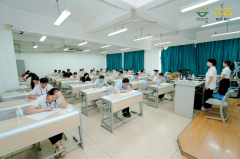 <b>既有校方食物理人员</b>